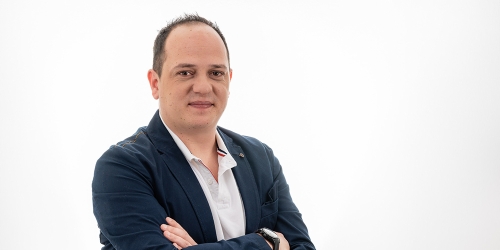 Julian Schnoflak, LL.B.